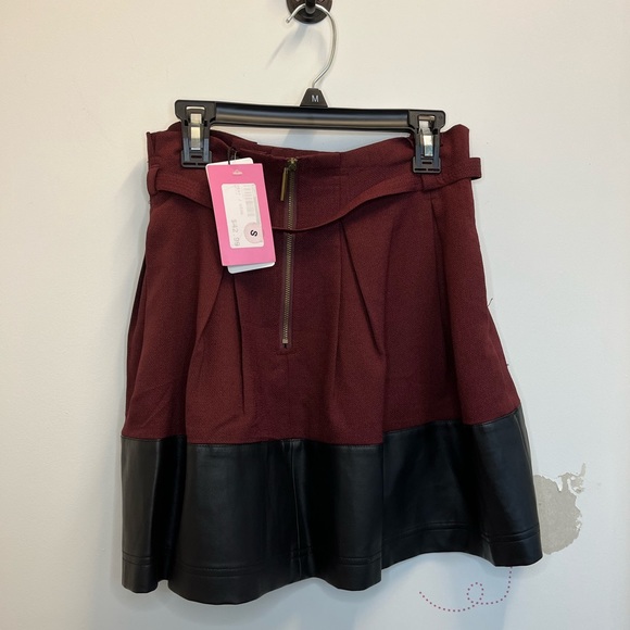 Very J Skirt with a Leather Trim that’s New with Tags. SM - Picture 4 of 9